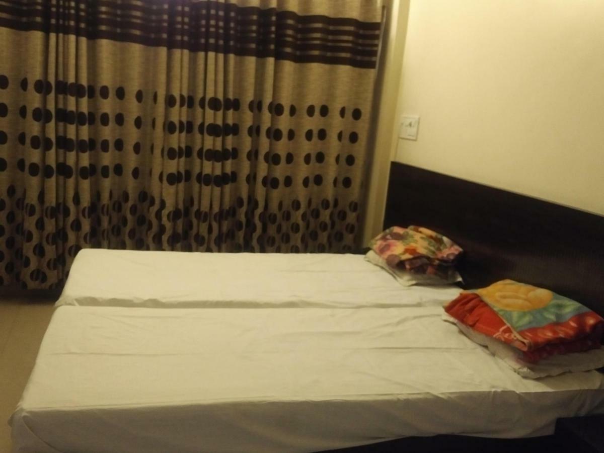 Hotel Rose Lodge Pune Bagian luar foto