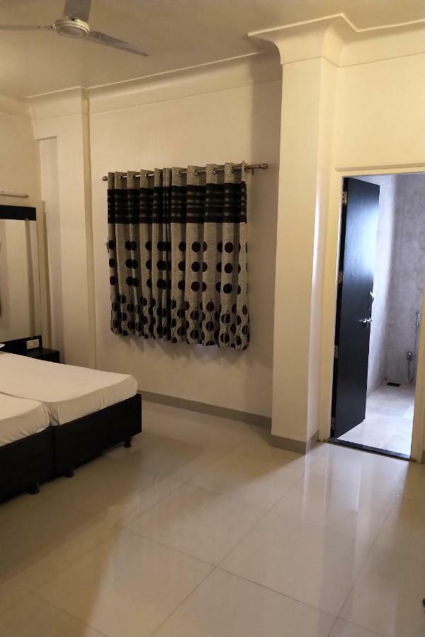 Hotel Rose Lodge Pune Bagian luar foto
