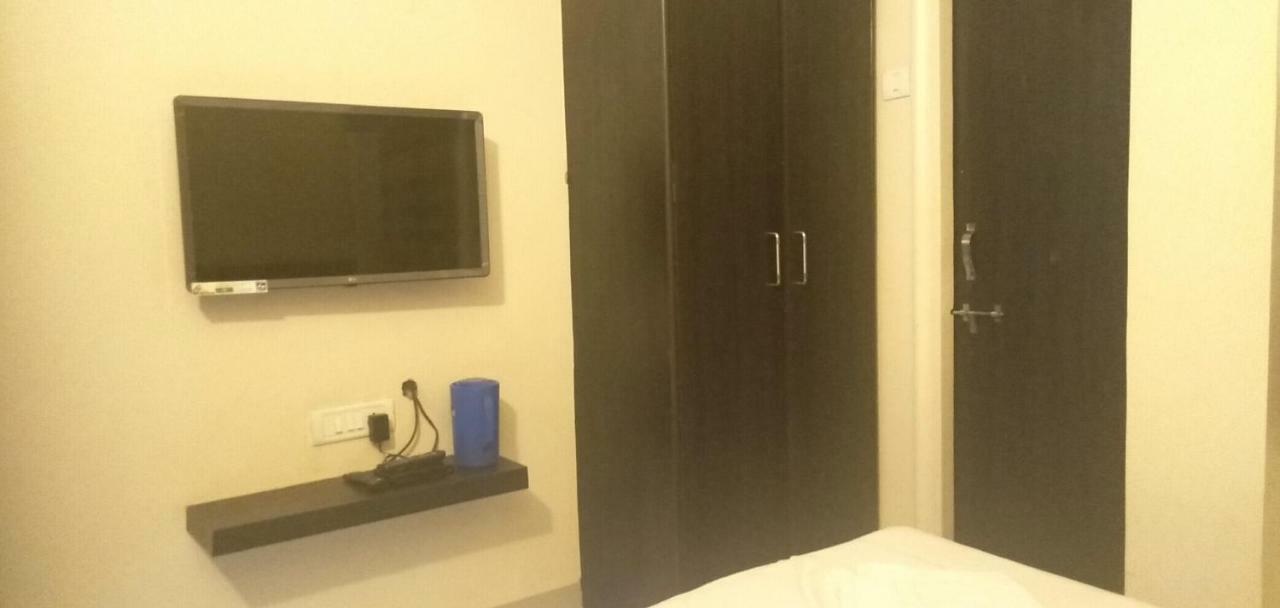 Hotel Rose Lodge Pune Bagian luar foto
