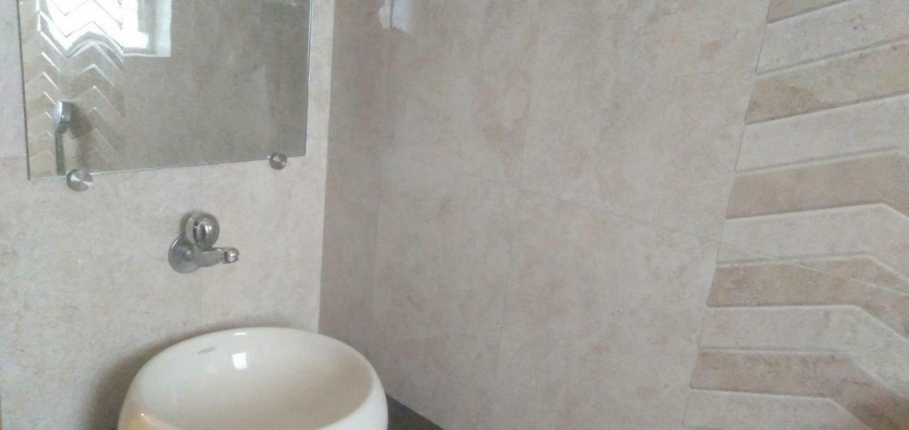 Hotel Rose Lodge Pune Bagian luar foto